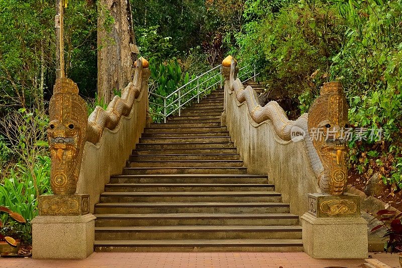 Wat Tham Pha Phlong 楼梯